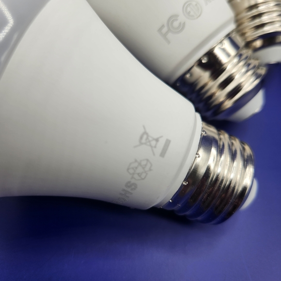 Colorful LED Party Bulbs - Picture 5 of 9